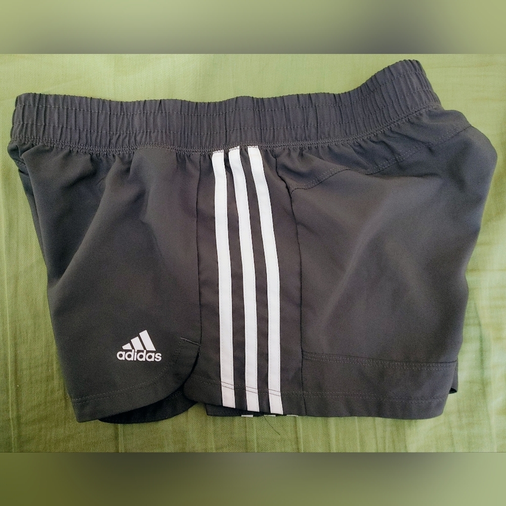 Adidas: AEROREADY 3-Stripes Training Shorts โ Size S - Picture 3 of 6
